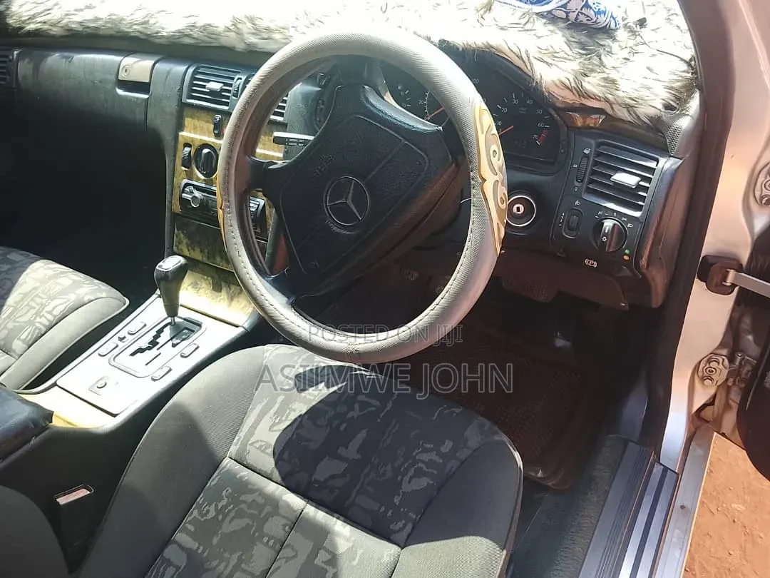 Mercedes-Benz E200 2000 Silver