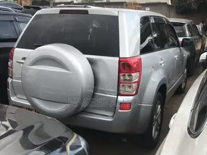 Suzuki Escudo 2009 Silver