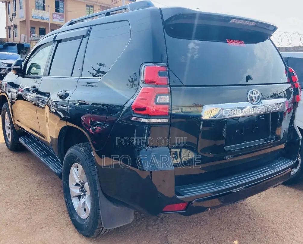 Toyota Land Cruiser Prado 2017 Black