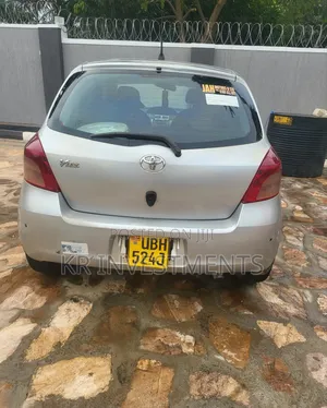 Toyota Vitz 2008 Silver