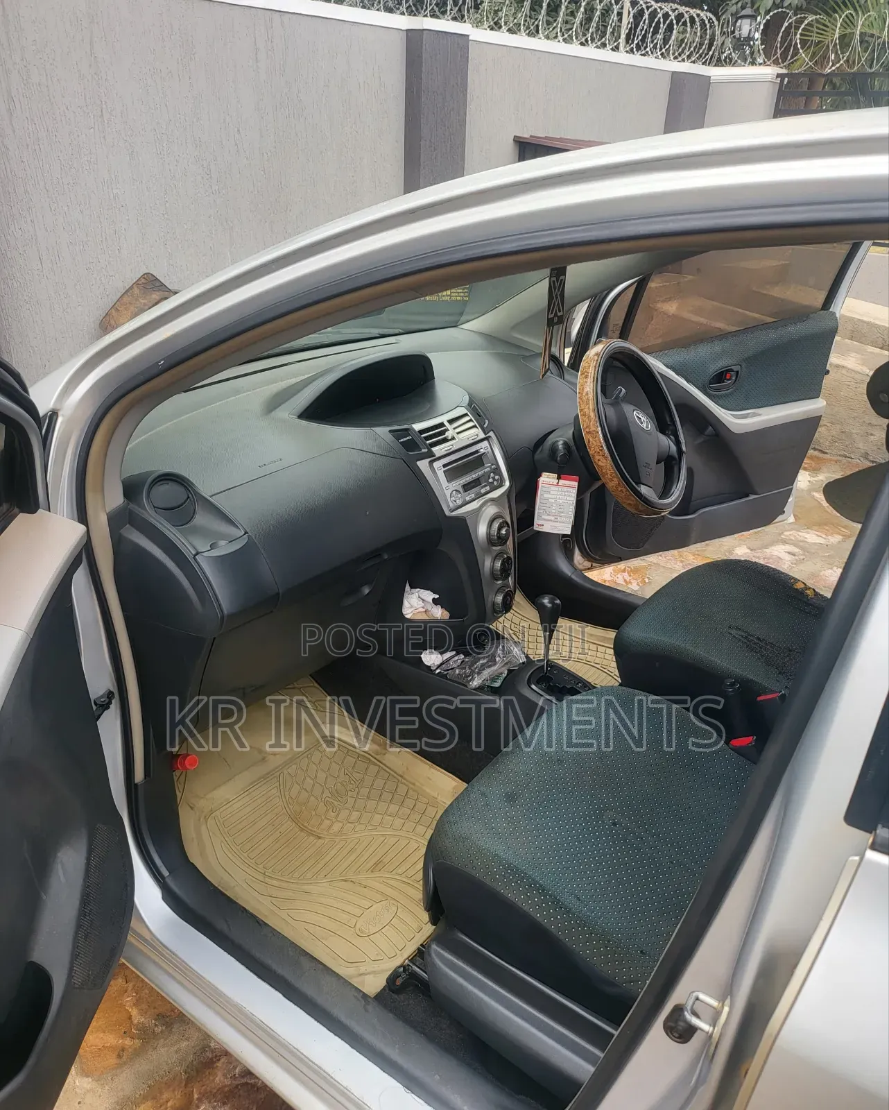 Toyota Vitz 2008 Silver