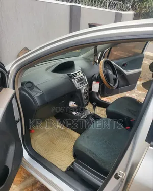 Toyota Vitz 2008 Silver