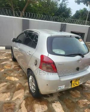 Toyota Vitz 2008 Silver