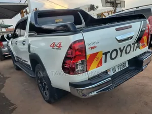 Toyota Hilux 2015 White