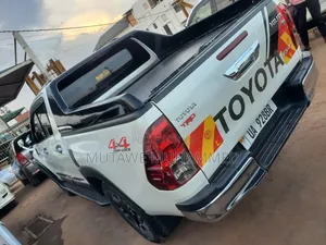 Toyota Hilux 2015 White