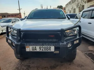 Toyota Hilux 2015 White