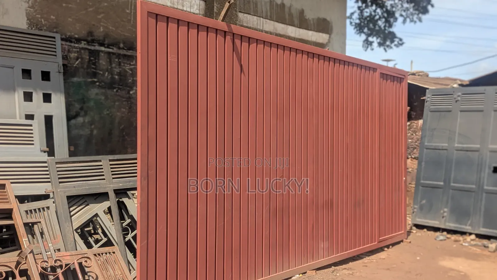 Metallic Gate
