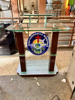 Glass and Wooden Pulpi