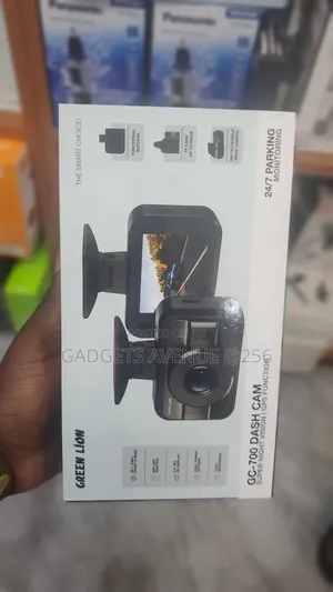 Green Lion Gc-700 Dash Cam Features A Front Camera And 1080p Rear