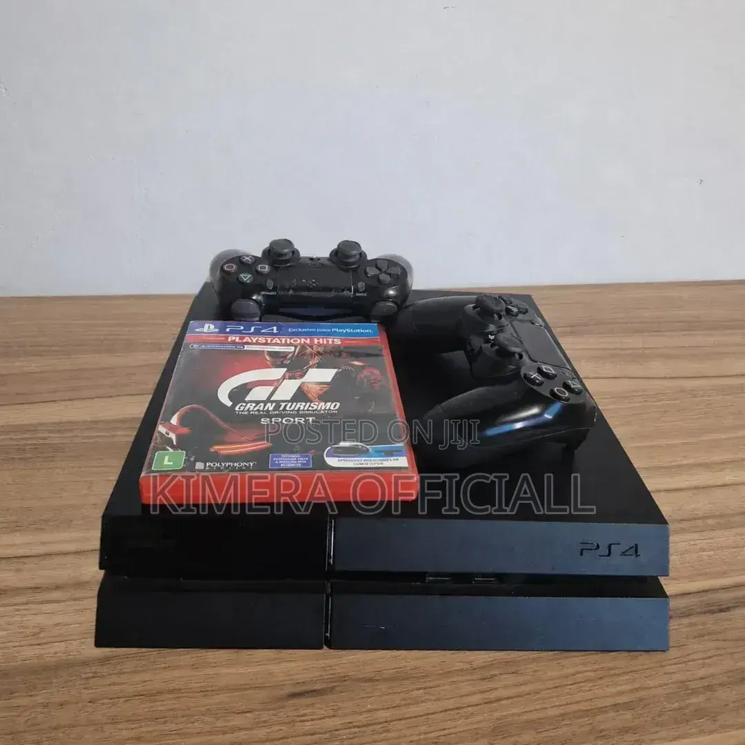 Ps4 With 2 Pads and 10 Games