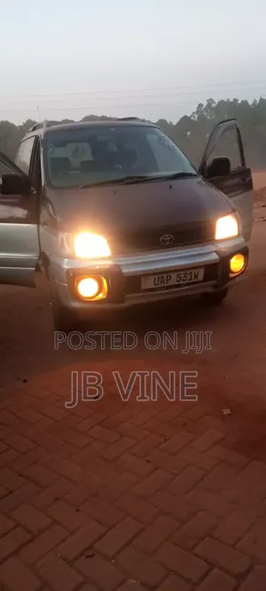 Toyota Noah 2001 Red