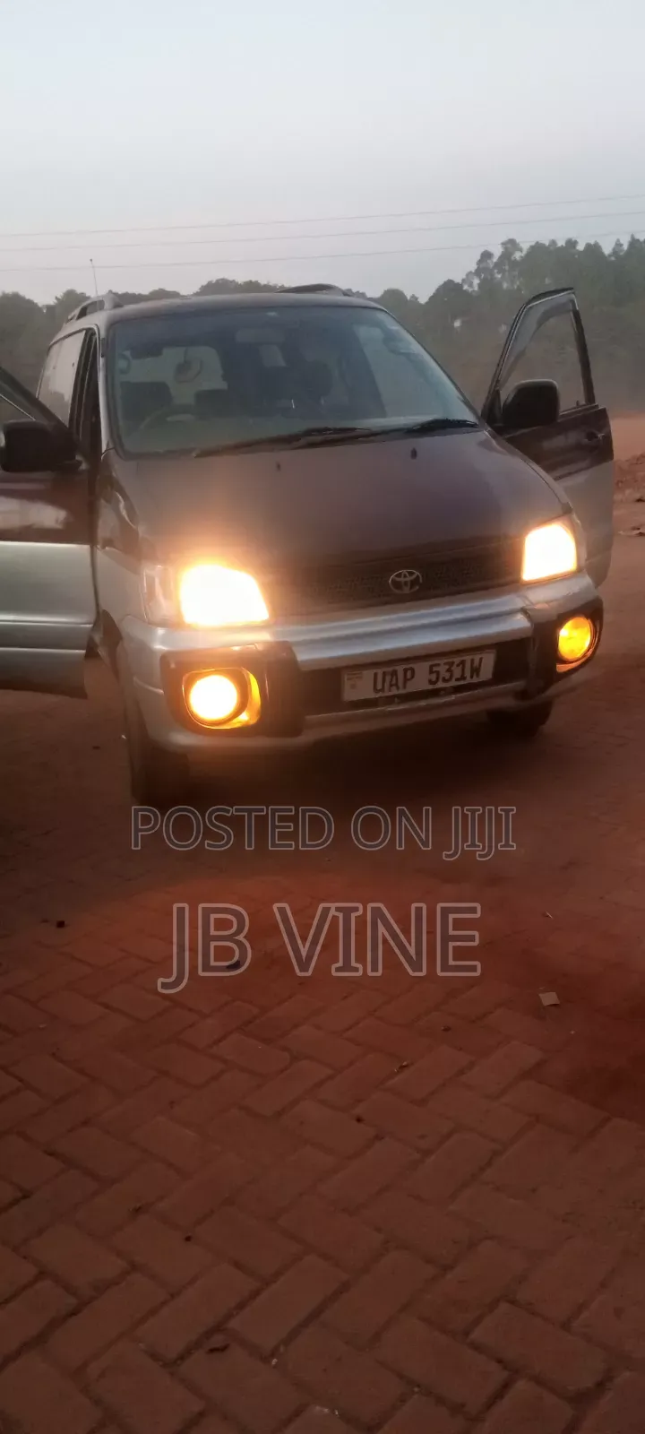 Toyota Noah 2001 Red