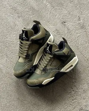 Air Jordan 4 Retro Se Craft in the "Medium Olive" Colorway.