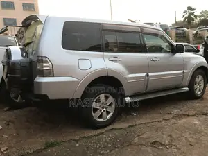 Mitsubishi Pajero 2009 Silver