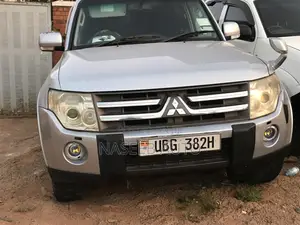 Mitsubishi Pajero 2009 Silver