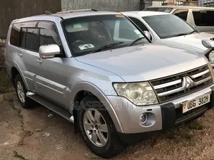 Mitsubishi Pajero 2009 Silver