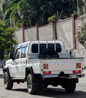 Toyota Land Cruiser Prado 2017 White