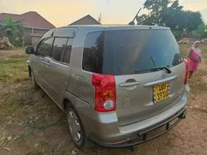 Toyota Raum 2006 Silver