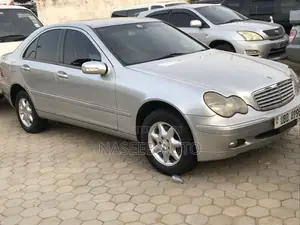 Mercedes-Benz C200 2010 Silver