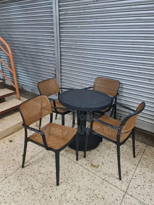 Based Garden Beach Bar and Restaurant Plastic Table and Chairs