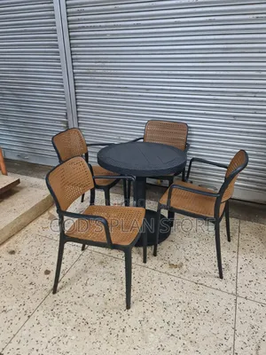Based Garden Beach Bar and Restaurant Plastic Table and Chairs