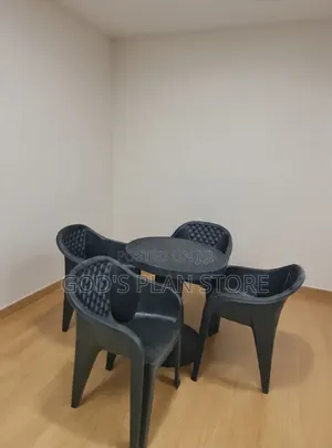Request Bars Restaurant Plastic Table and Chairs for Dining