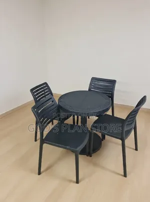 Bow Foot Based Table and Chairs Plastic Table and Chairs Set