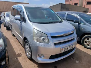 Toyota Noah 2011 Silver