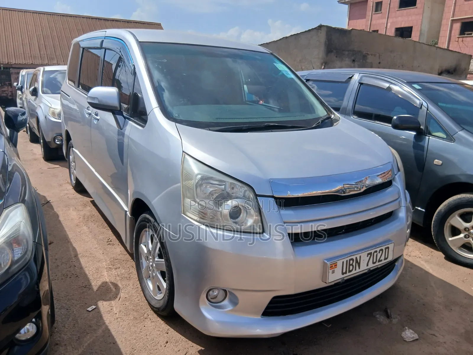 Toyota Noah 2011 Silver
