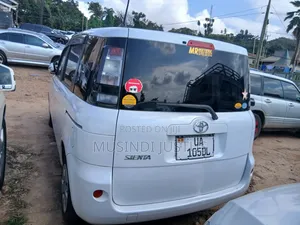 Toyota Sienta 2010 White
