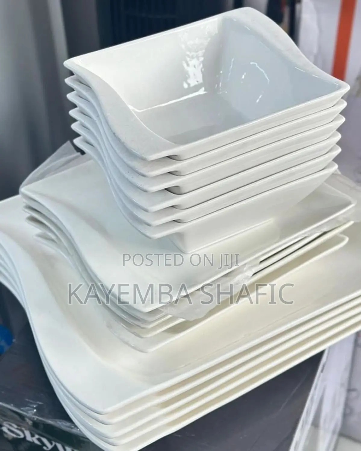 18-Piece Elegant White Ceramic Square S Dinner Set (6 Place Settings)