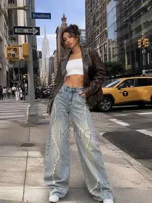Trendy Wide-Leg Denim Jeans. Frayed