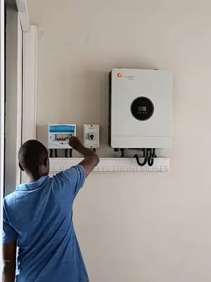 4 Kva 24v Hybrid Inverter 2 Bedroom Ush 1.5m Brand New