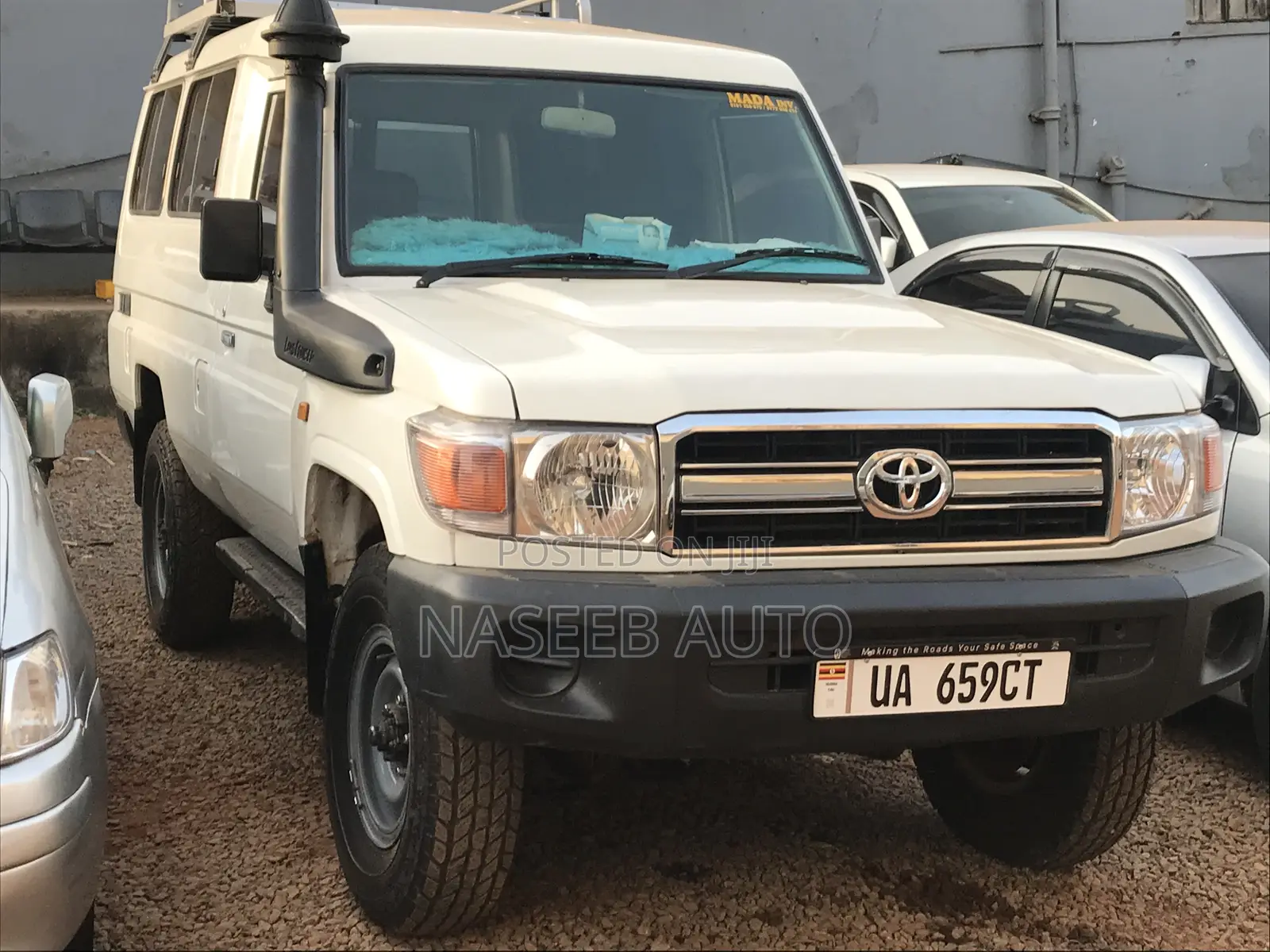 Toyota Land Cruiser Prado 2000 White