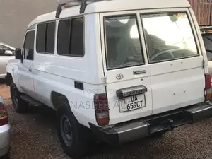 Toyota Land Cruiser Prado 2000 White