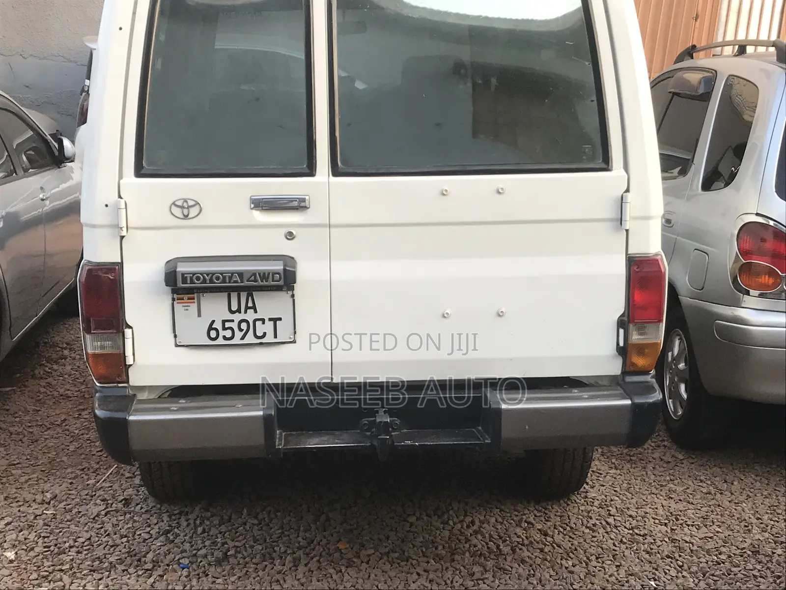 Toyota Land Cruiser Prado 2000 White