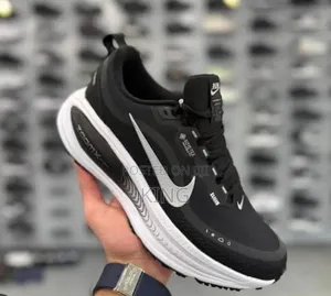Nike Vomero 18 Gore-Tex Running Shoes,