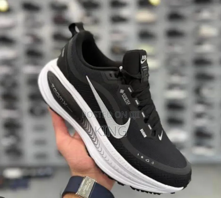 Nike Vomero 18 Gore-Tex Running Shoes,