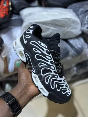 Nike Air Max Plus Drift Sneakers. Tuned Black/White