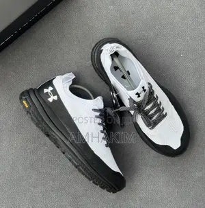 New Genuine Under Armour Vibram Trail Sneakers in Stock