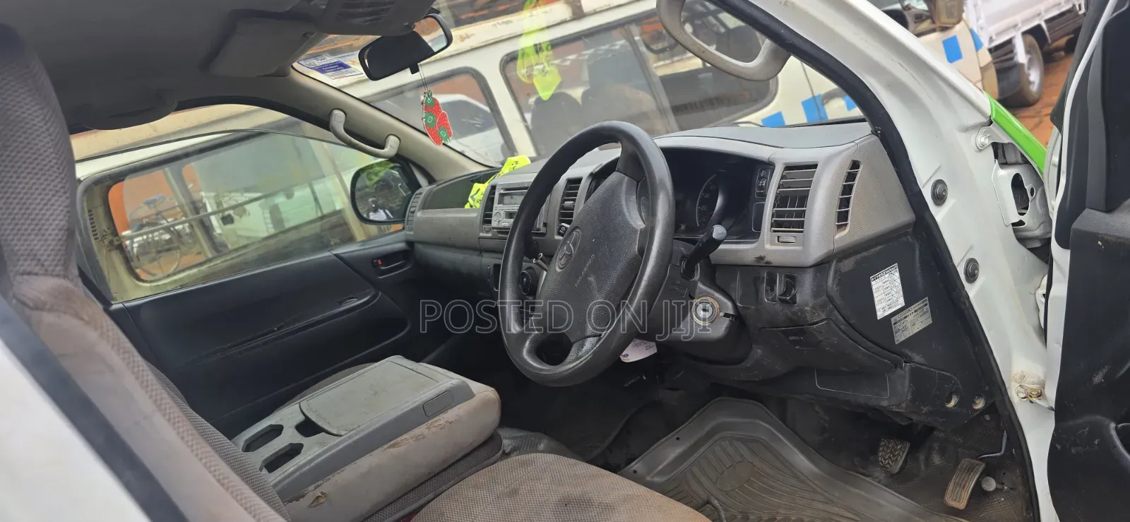 Toyota HiAce 2006 White