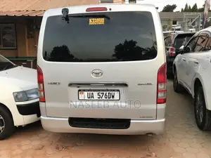 Toyota HiAce 2011 Silver