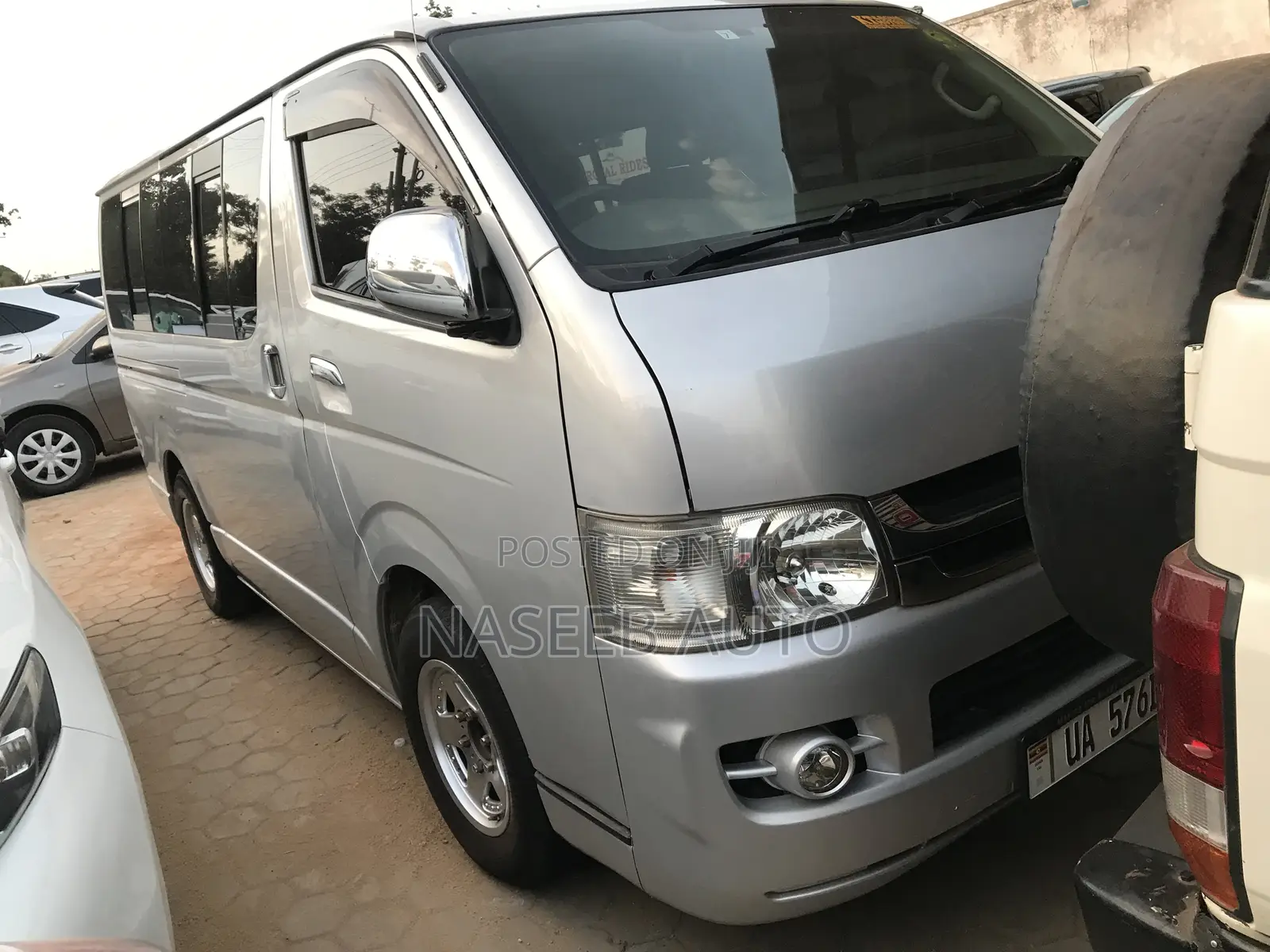 Toyota HiAce 2011 Silver