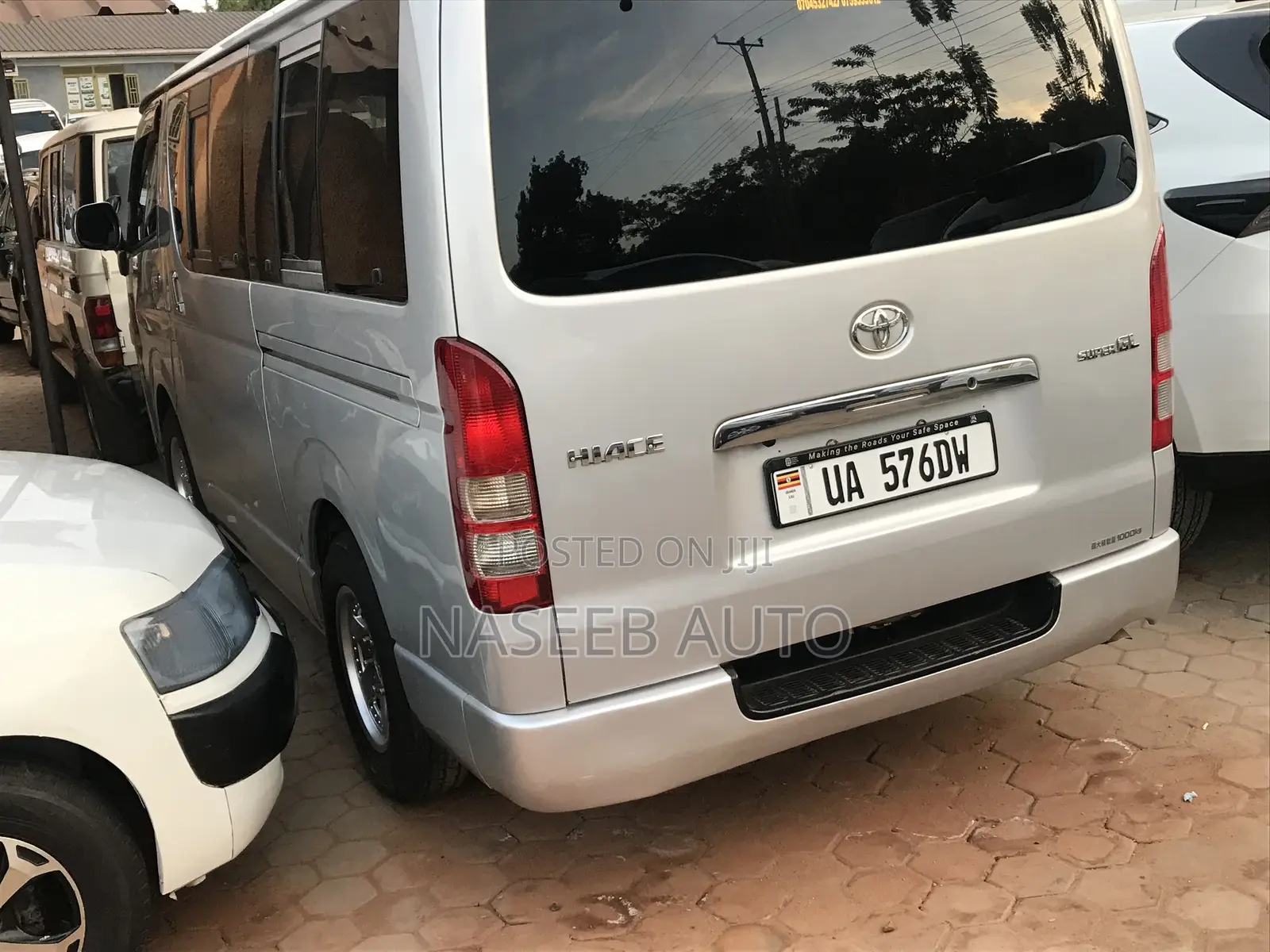 Toyota HiAce 2011 Silver