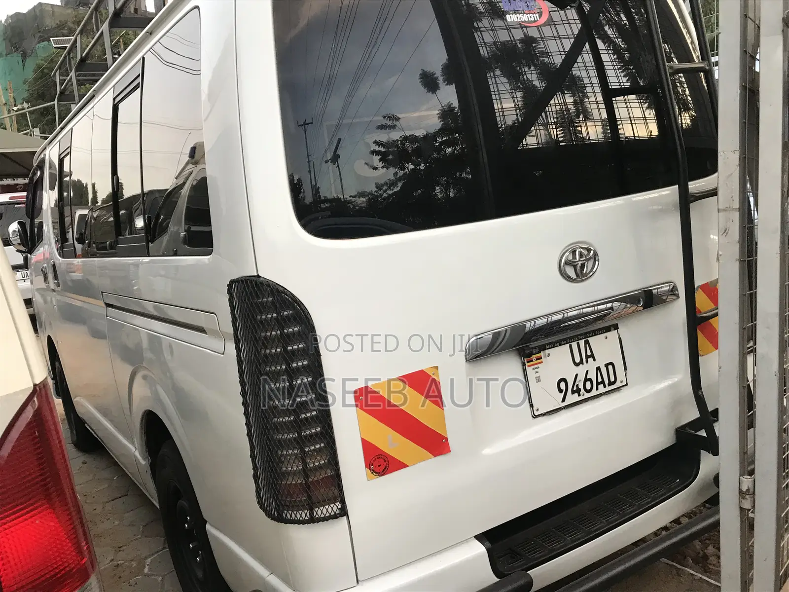 Toyota HiAce 2010 White