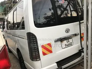 Toyota HiAce 2010 White