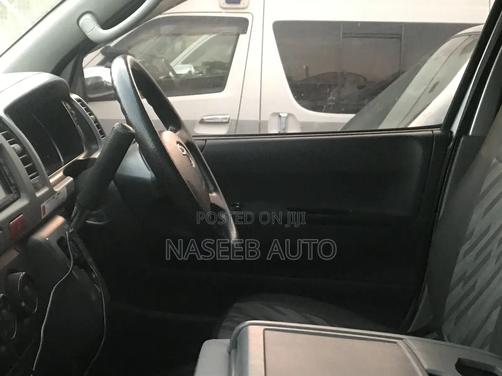 Toyota HiAce 2010 Silver
