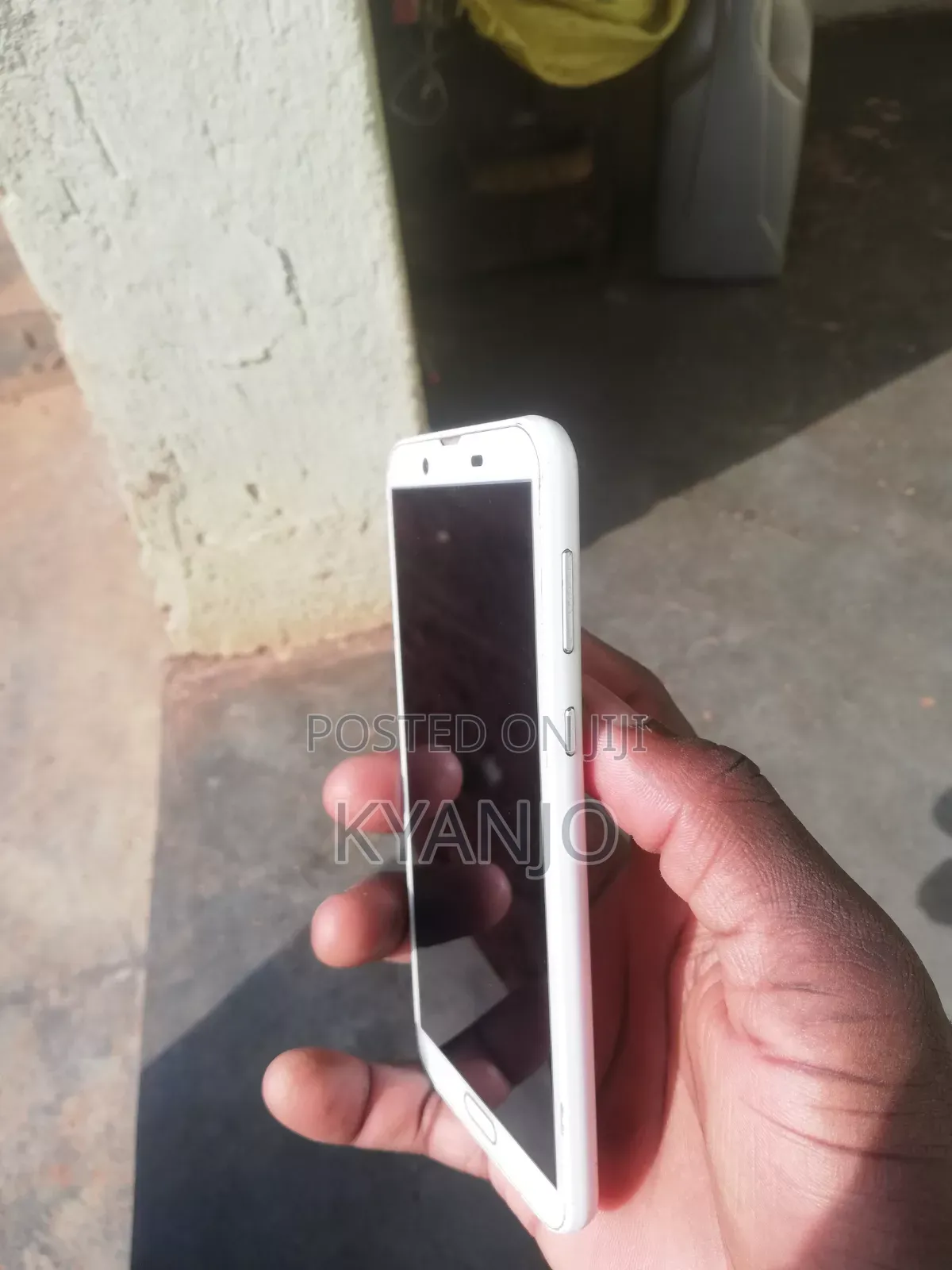 Sharp Aquos Sense 2 SHV43 32 GB White