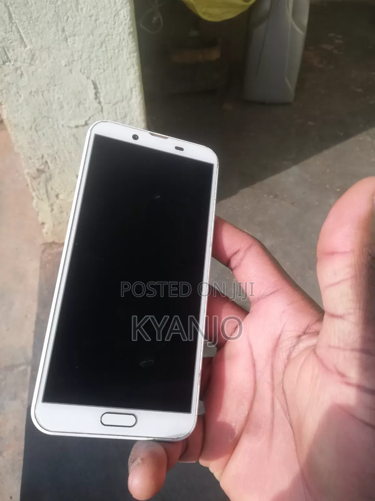 Sharp Aquos Sense 2 SHV43 32 GB White