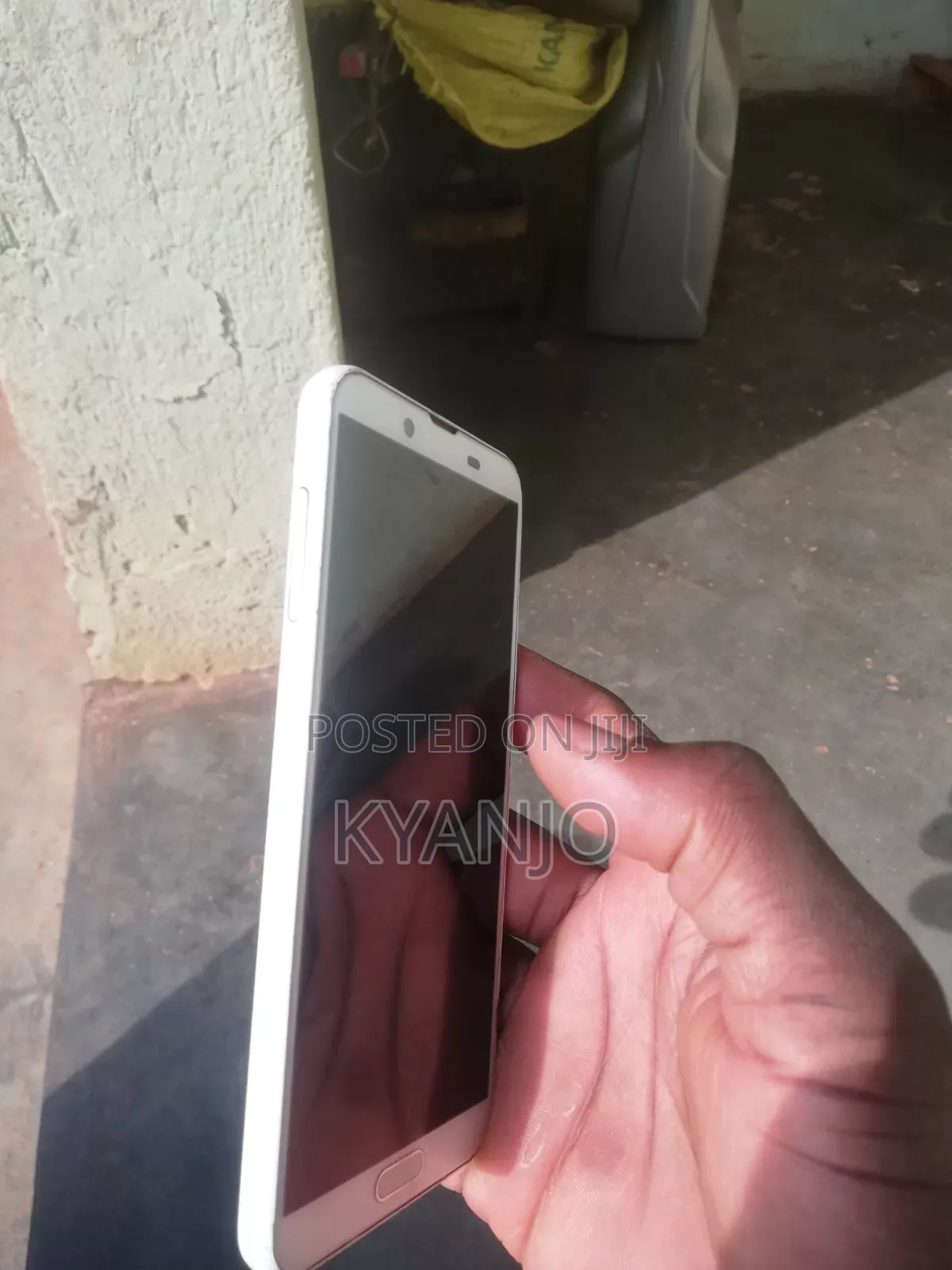 Sharp Aquos Sense 2 SHV43 32 GB White